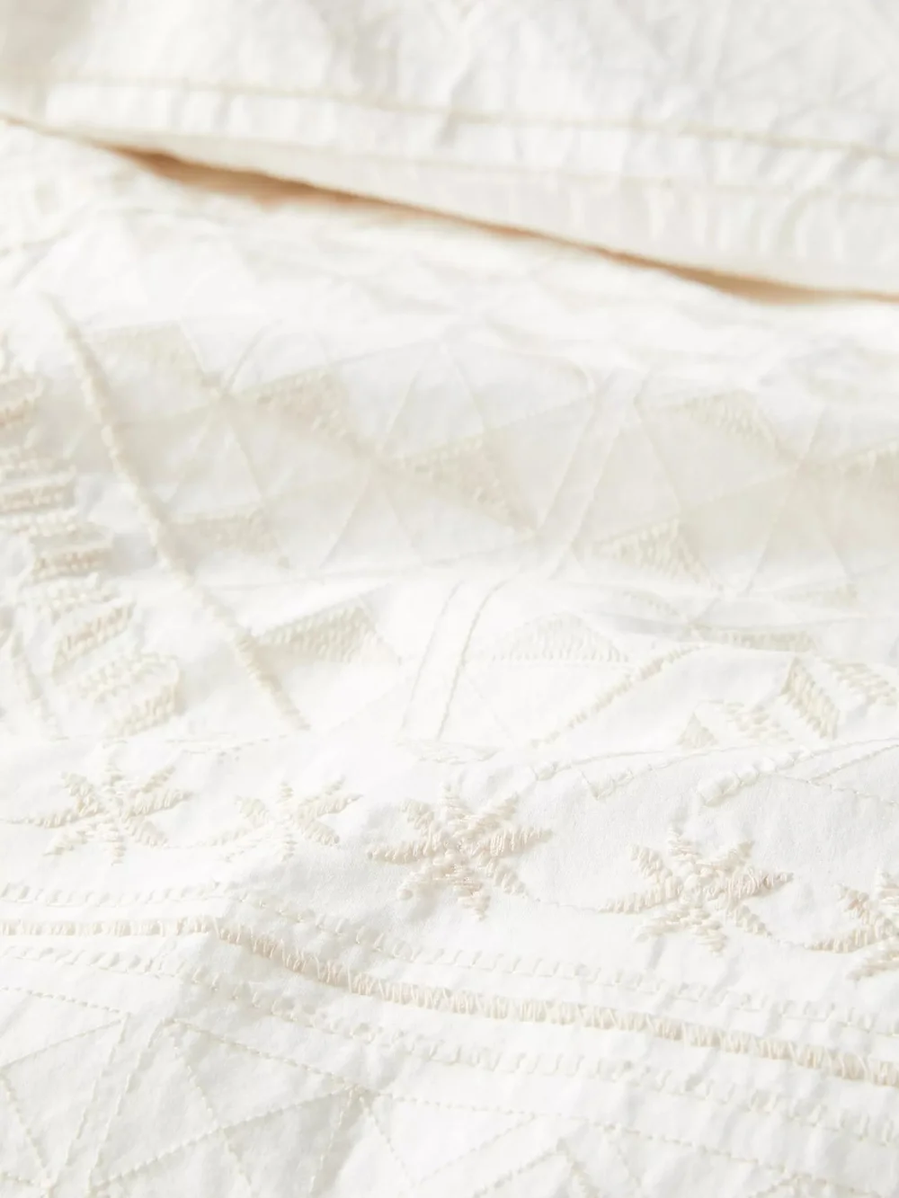 Anthropologie Queen White Embroidered Daisia Duvet Cover & 2 Standard Shams Set